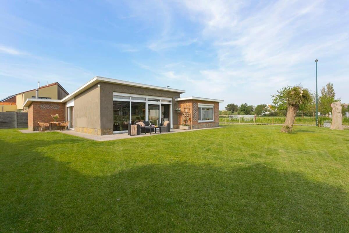 Huswell - Bungalow With Garden At 5 Minutes From The Beach De Haan Exterior foto