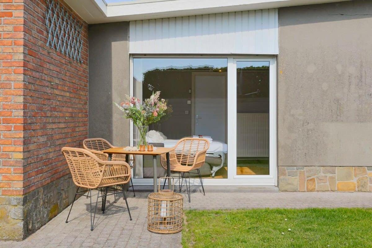Huswell - Bungalow With Garden At 5 Minutes From The Beach De Haan Exterior foto