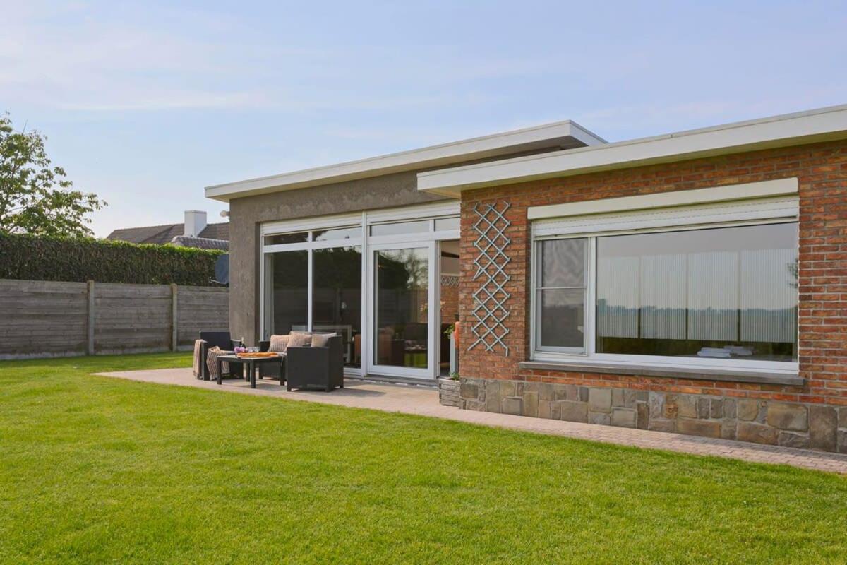 Huswell - Bungalow With Garden At 5 Minutes From The Beach De Haan Exterior foto